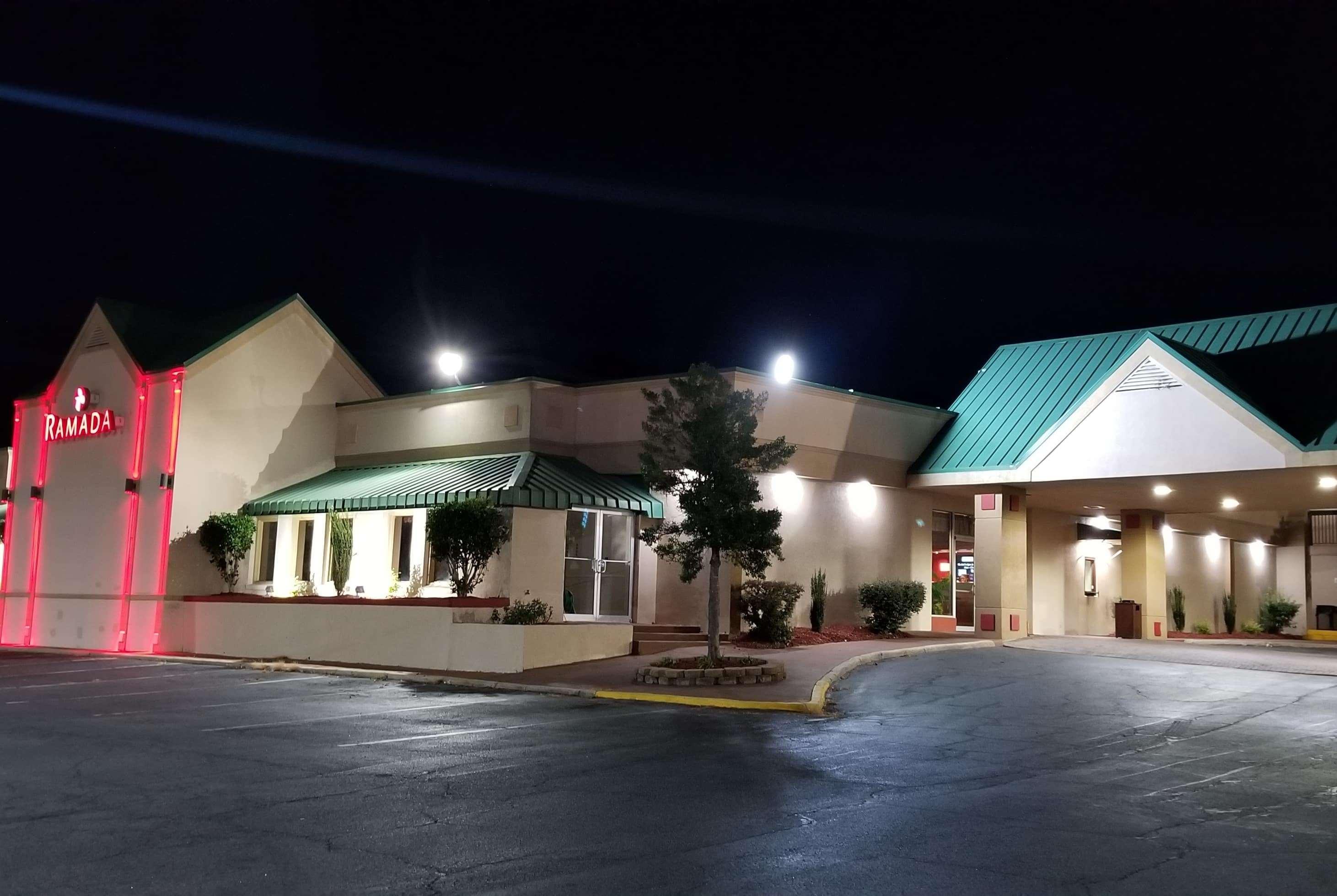 Ramada By Wyndham & Suites Warner Robins Extérieur photo