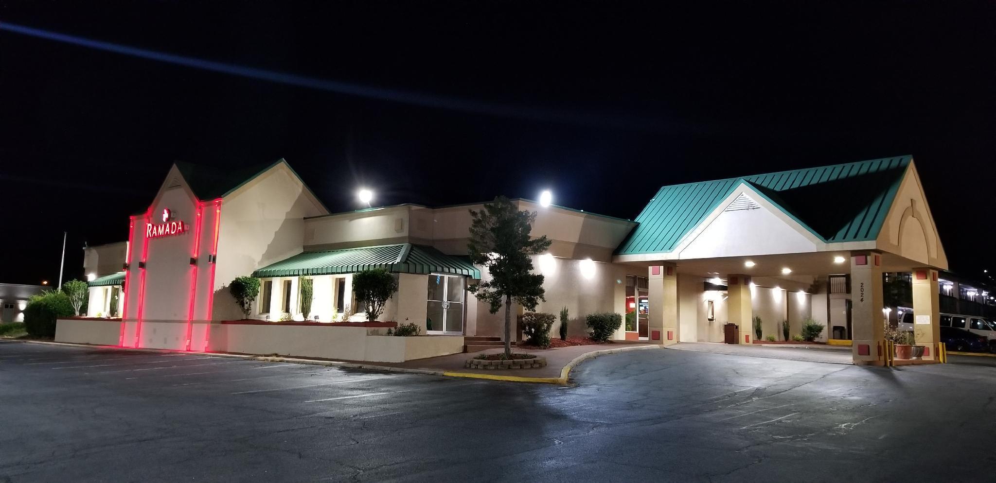 Ramada By Wyndham & Suites Warner Robins Extérieur photo