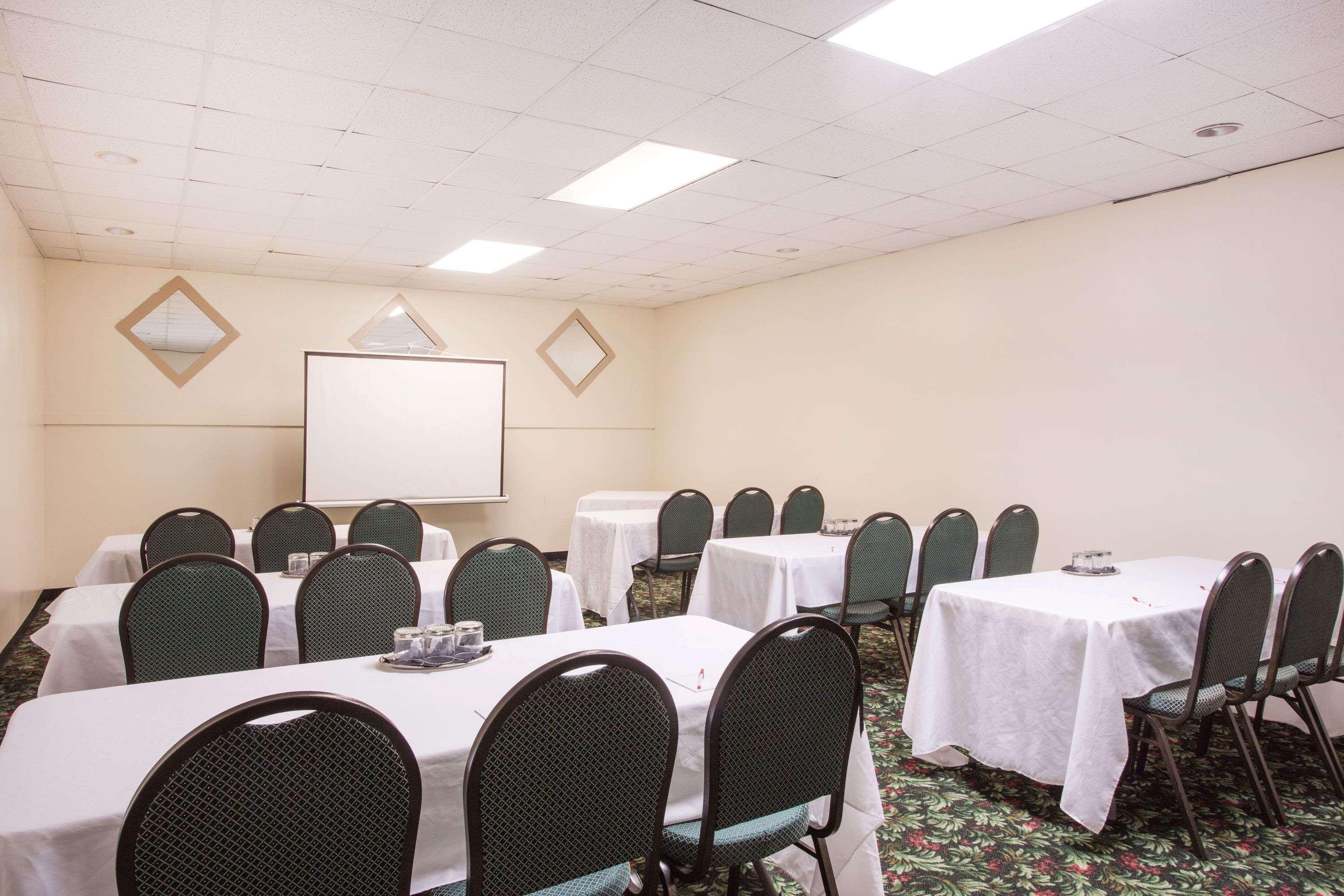 Ramada By Wyndham & Suites Warner Robins Extérieur photo