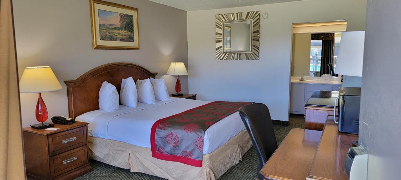 Ramada By Wyndham & Suites Warner Robins Extérieur photo