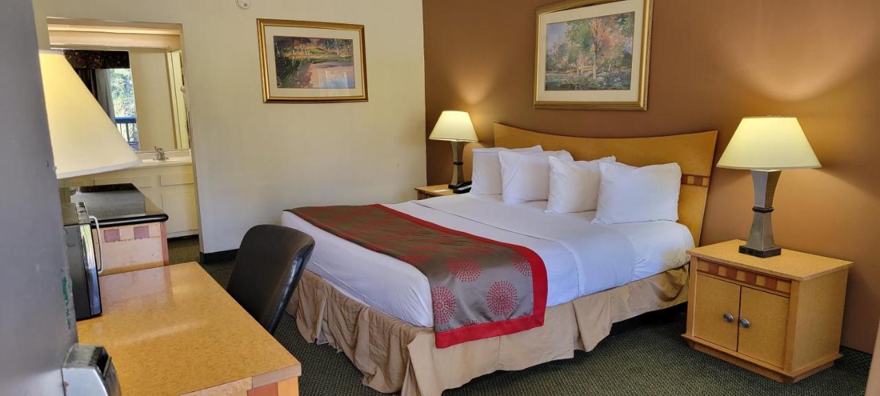 Ramada By Wyndham & Suites Warner Robins Extérieur photo