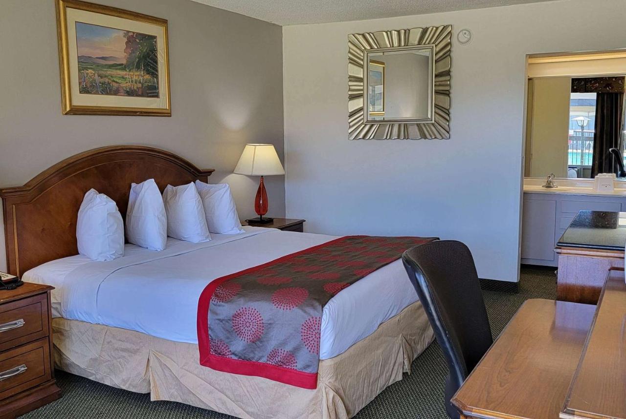 Ramada By Wyndham & Suites Warner Robins Extérieur photo