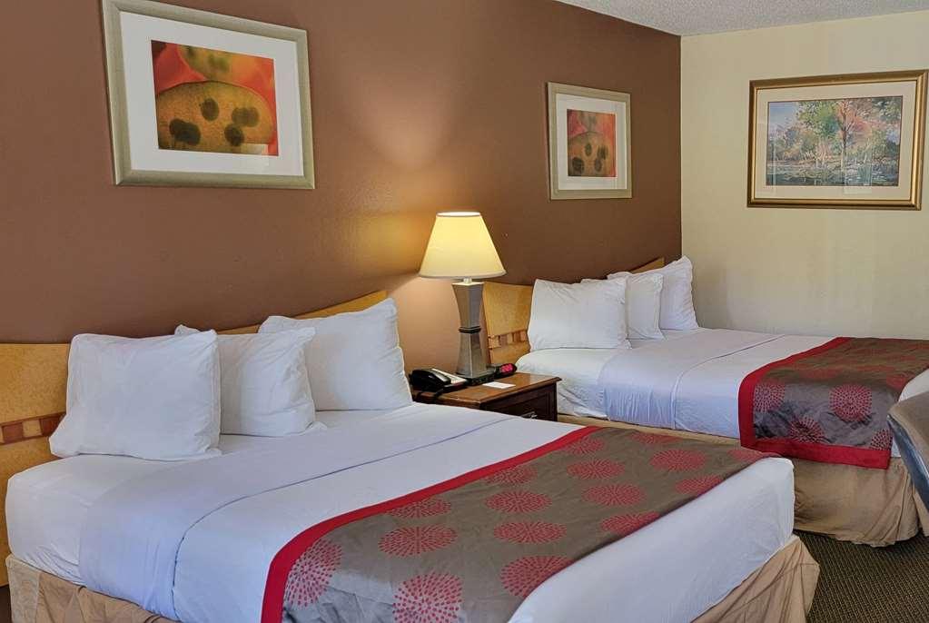 Ramada By Wyndham & Suites Warner Robins Chambre photo