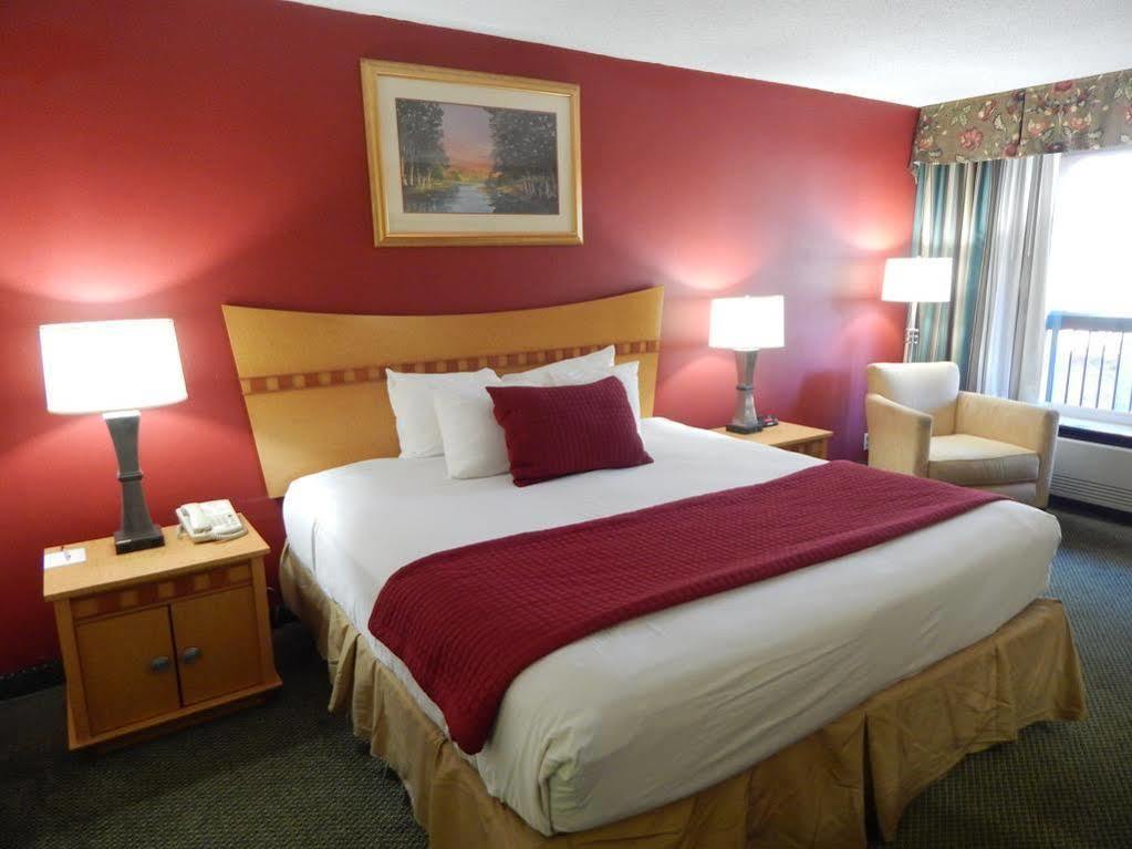 Ramada By Wyndham & Suites Warner Robins Extérieur photo