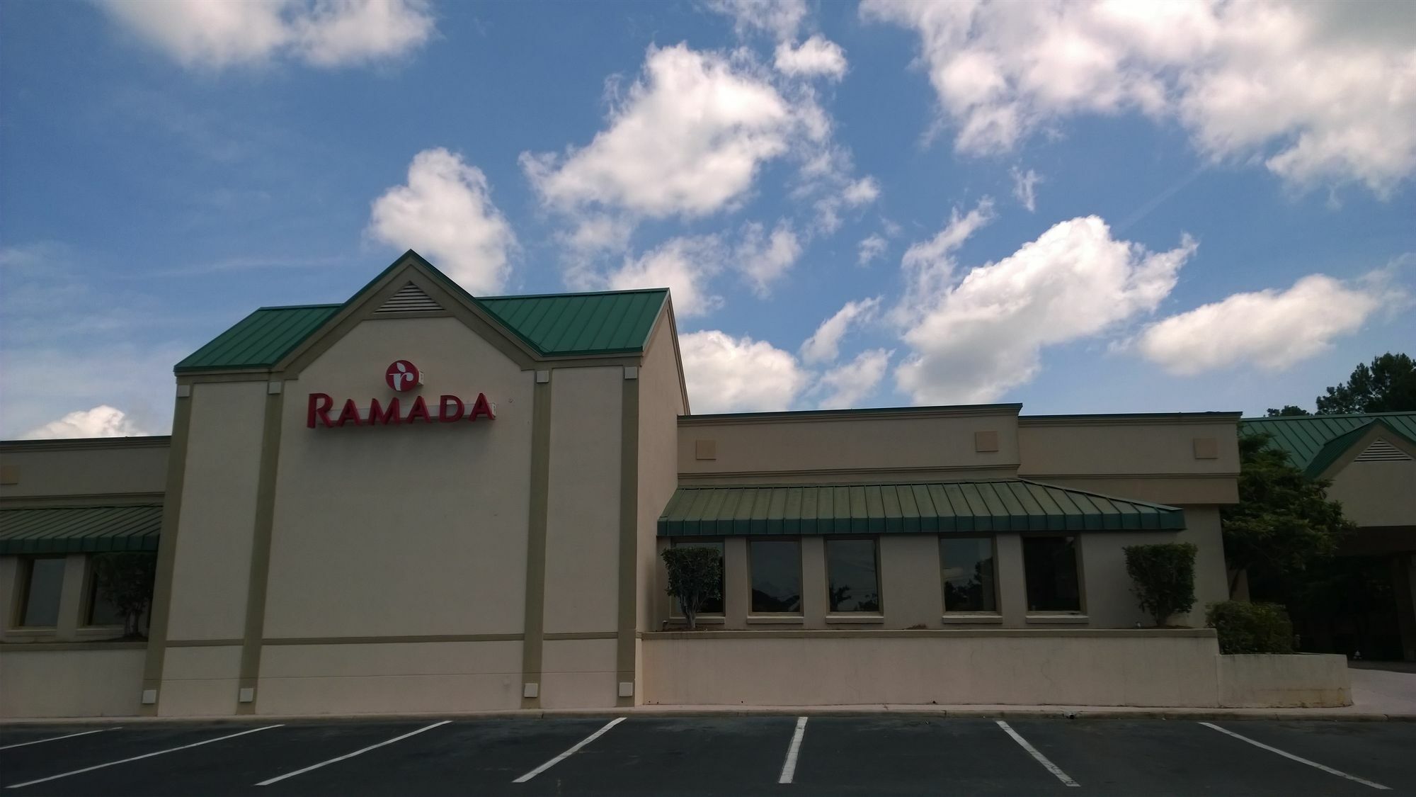 Ramada By Wyndham & Suites Warner Robins Extérieur photo
