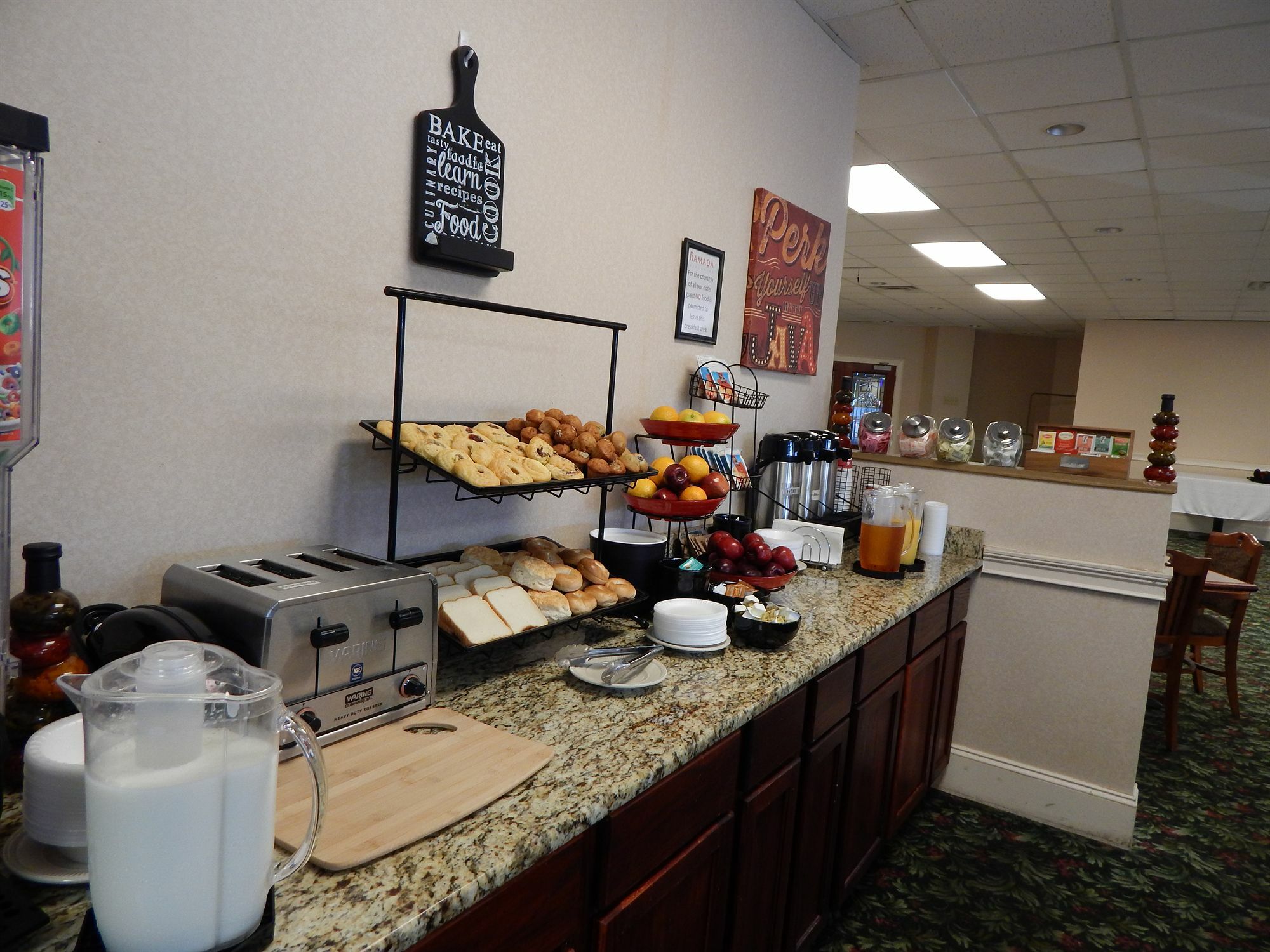Ramada By Wyndham & Suites Warner Robins Extérieur photo